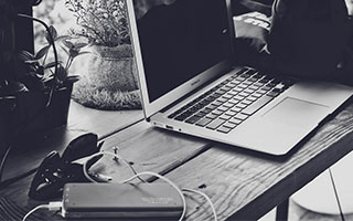 美国队中场贝尔特拉在巴黎奥运会上展现出强大的进攻组织能力，贝尔内特